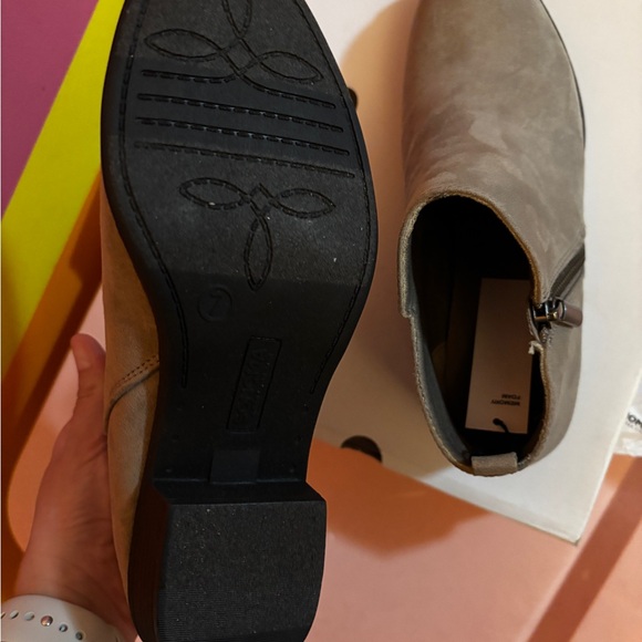 Sonoma Tan Ankle Boots - Picture 4 of 5